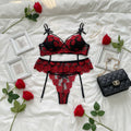 Conjunto de tres piezas de encaje floral para mujer con accesorio - Colección Noche
